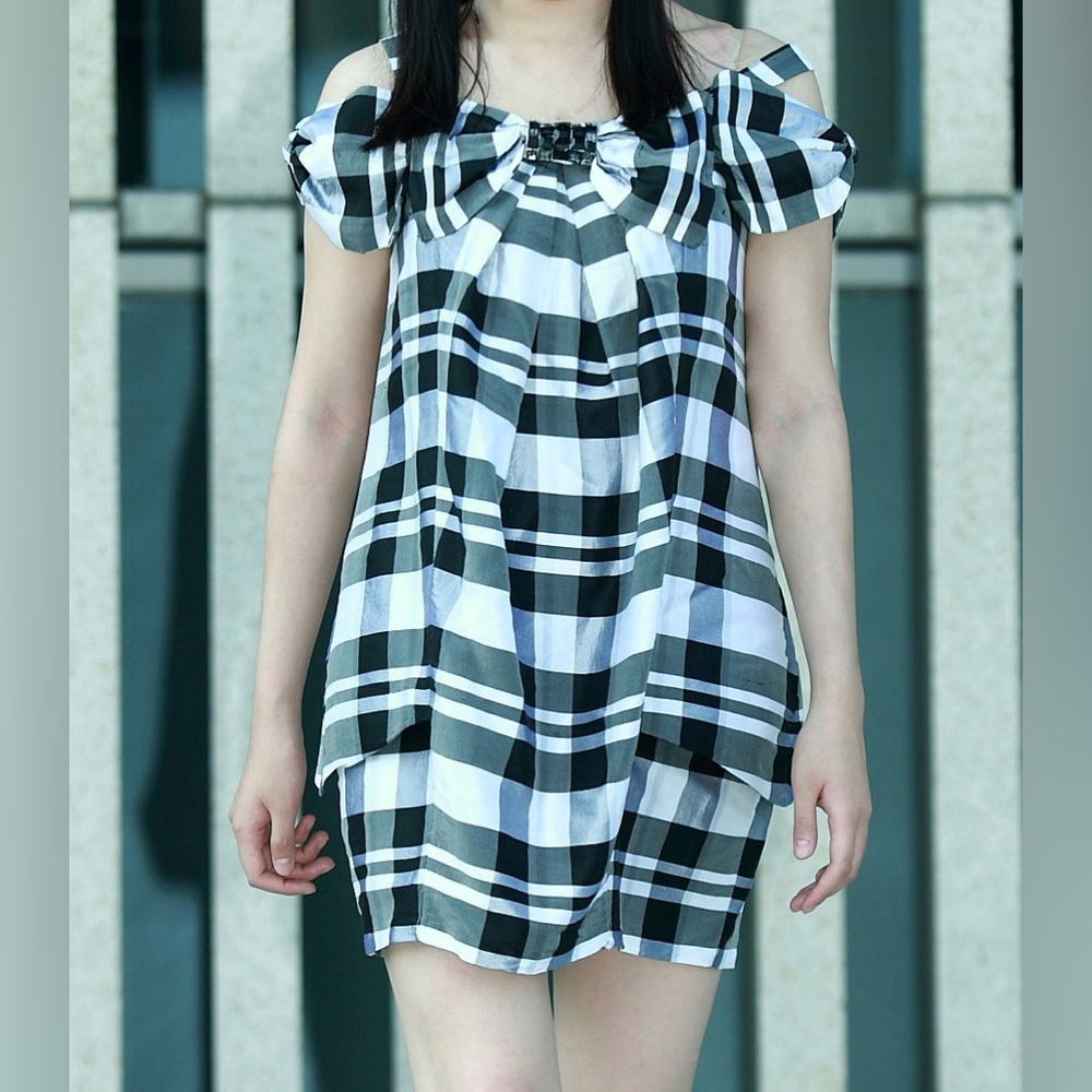Dress - Picture 3 of 3